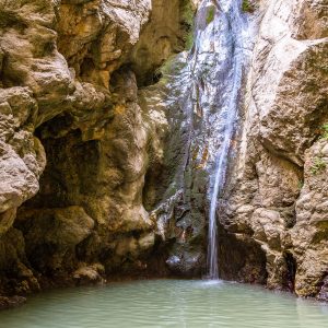 TREKKING ALLE CASCATE DEL CATAFURCO Natura incontaminata e acqua cristallina nel cuore dei Nebrodi