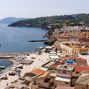 Alternative view of TRA LIPARI E VULCANO Giornate della Vulcanologia – Trekking, mare e natura nelle Eolie